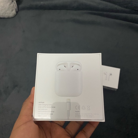 AirPods model a2032 a2031 a1602 - Picture 4 of 7